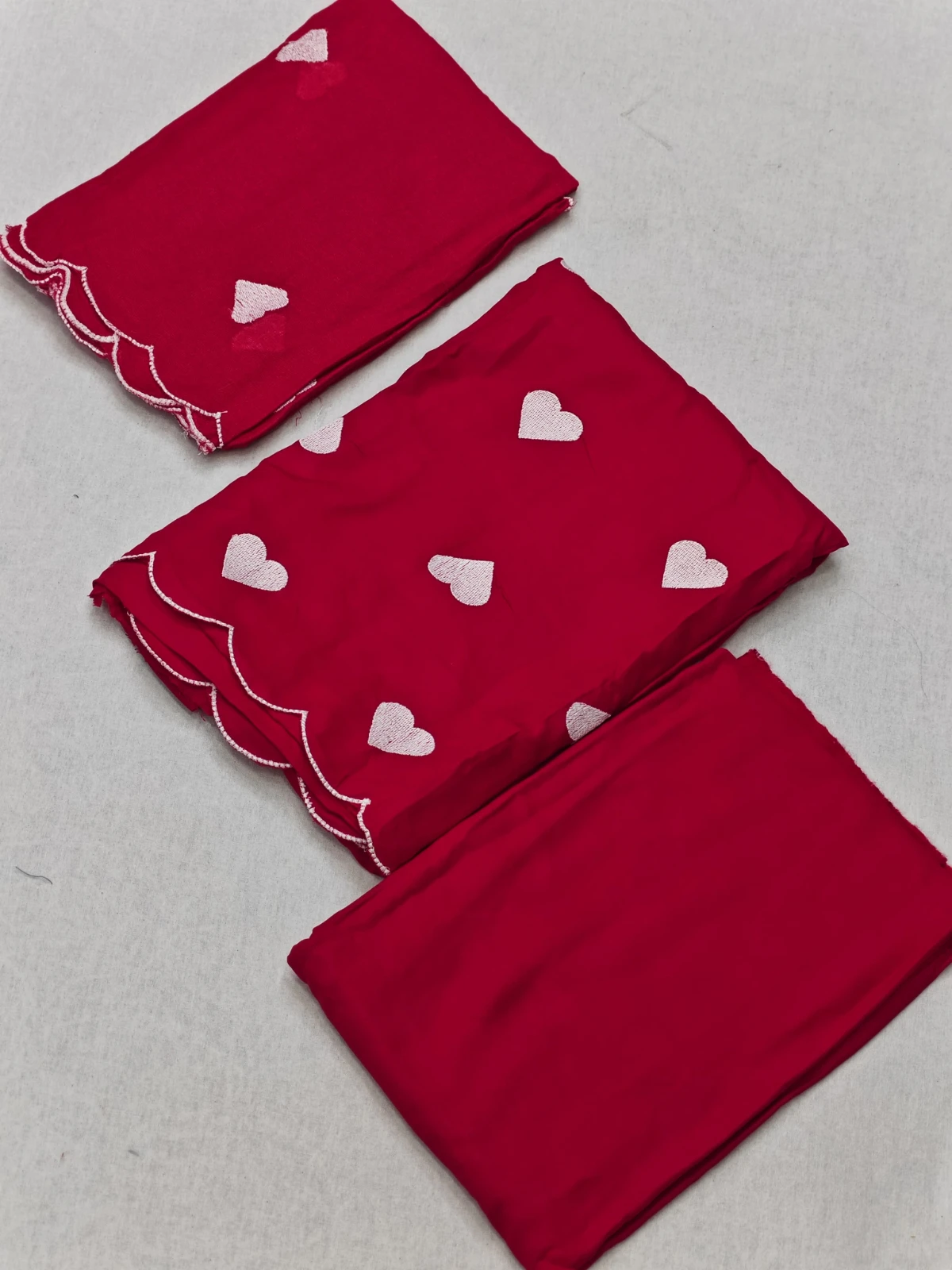 Women's Red Heart Print Saree with Scalloped Border