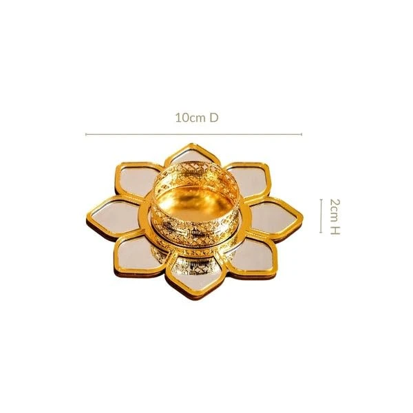 Single gold lotus tealight holder with mirrored petals shown with 10 cm diameter and 2 cm height markings
