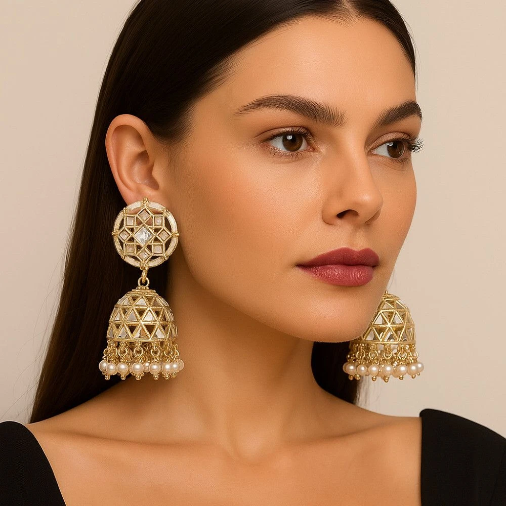 Tahaniya Bindu Ghunghroo Geometric Bell-Drop Earrings Jhumki Earring view 3