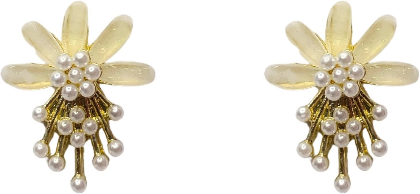 Tahaniya Seoul Bloom Korean Pearl Stud Earrings Stud Earring view 1