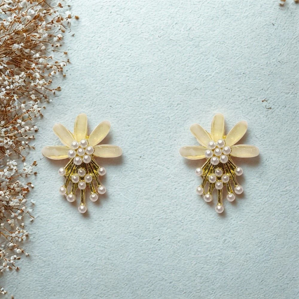 Tahaniya Seoul Bloom Korean Pearl Stud Earrings Stud Earring view 3