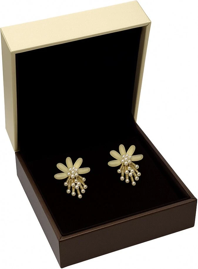 Tahaniya Seoul Bloom Korean Pearl Stud Earrings Stud Earring view 5