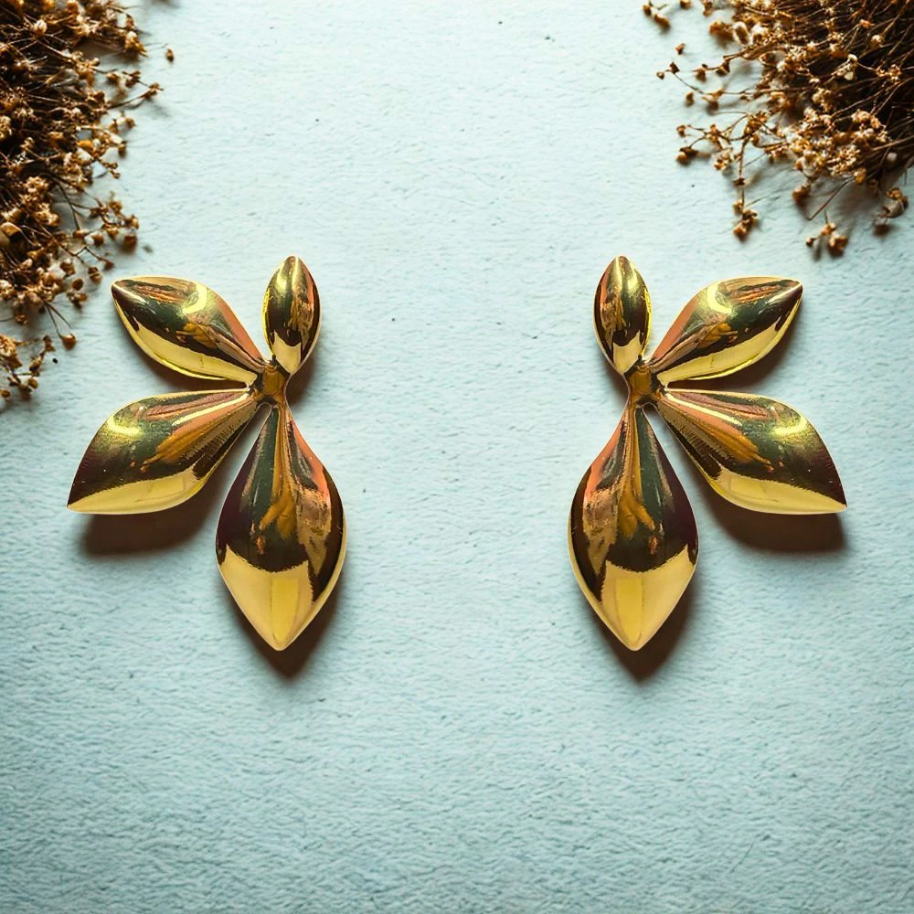 Tahaniya Hwaran Petal Flare Korean Style Earring Stud Earring view 3