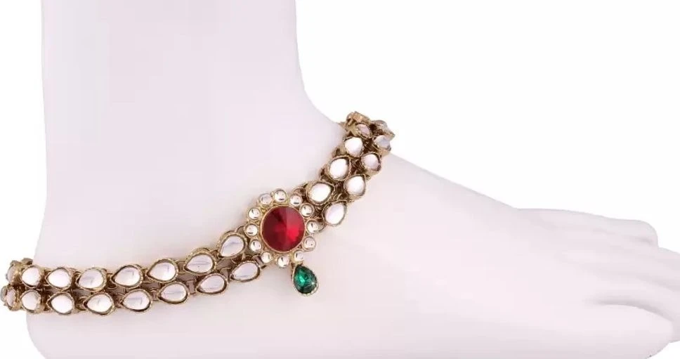 CATALYST PAYAL : 26 RED & GREEN Alloy Anklet view 2