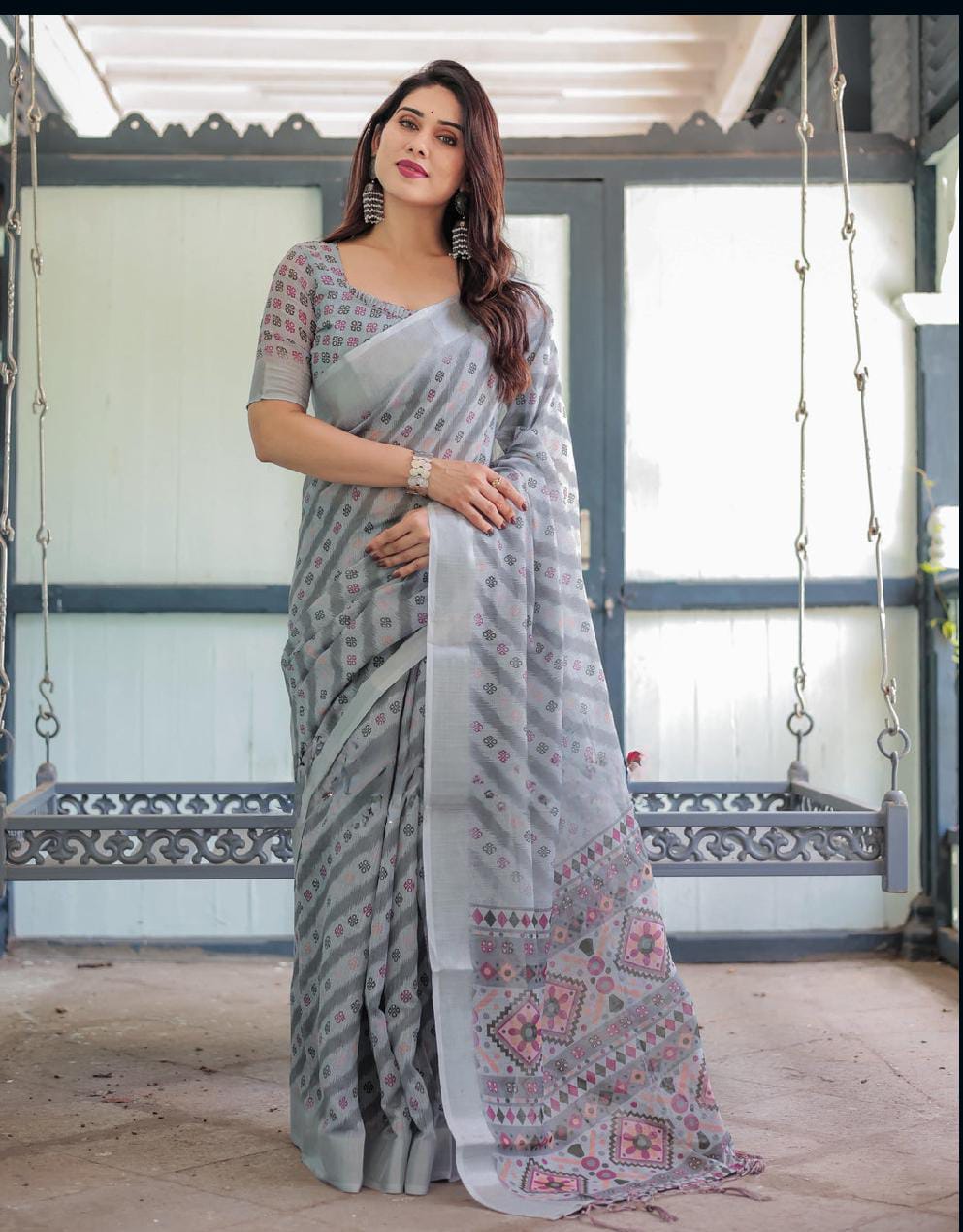Women's Grey Printed Saree with Matching Blouse Piece