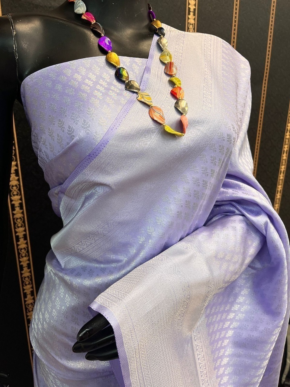 Women's Lavender Woven Saree with Subtle Jacquard Pattern